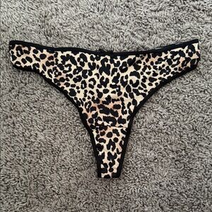 Leopard Print no show thong